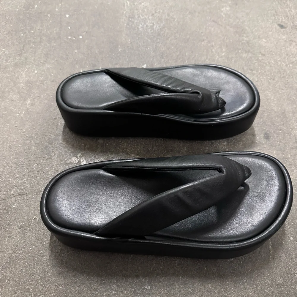 BALENCIAGA Rise Thong Sandals Platforms 90s Black & White